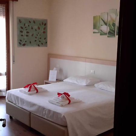 B&B Il Mondo Di Ross เวโรนา ภายนอก รูปภาพ