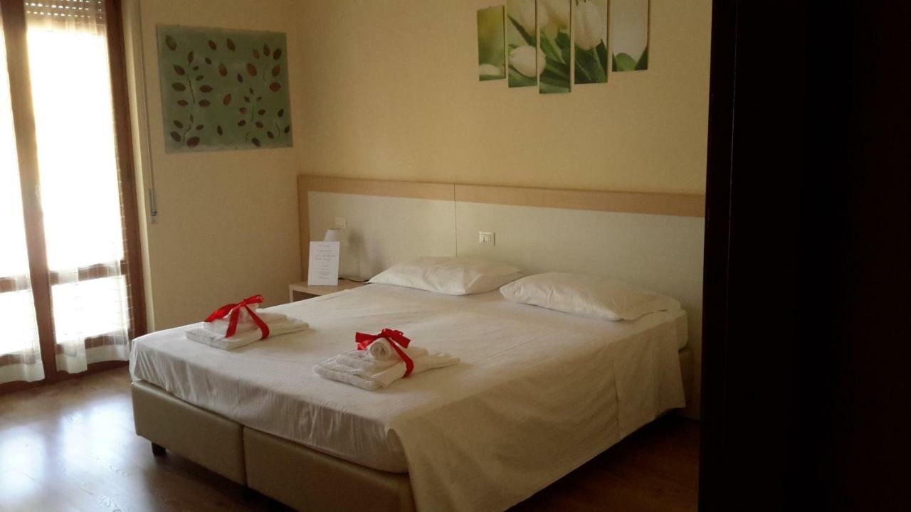 B&B Il Mondo Di Ross เวโรนา ภายนอก รูปภาพ